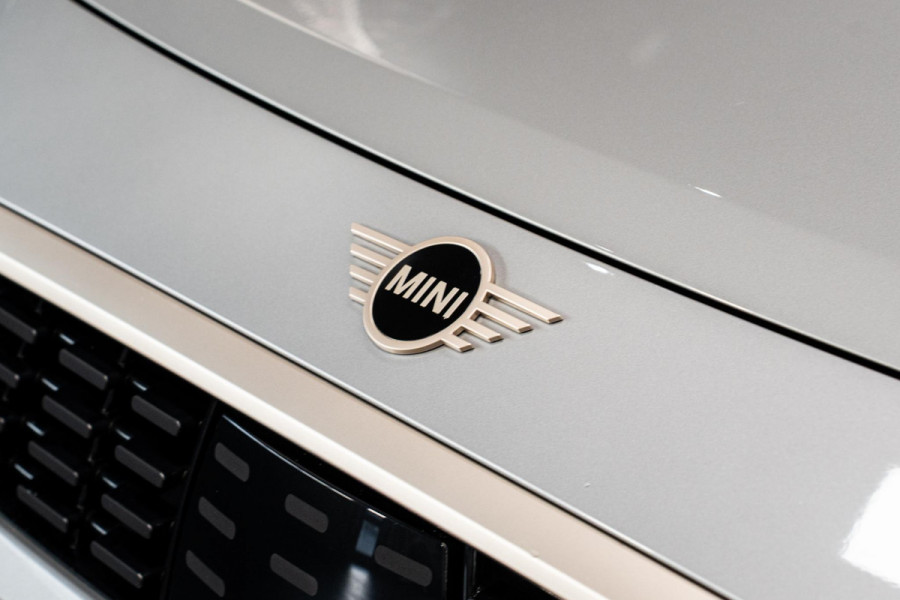 MINI Countryman 1.5 C Favoured M *Panorama / Head-up Display / Keyless Entry / Apple Carplay / LED-verlichting*