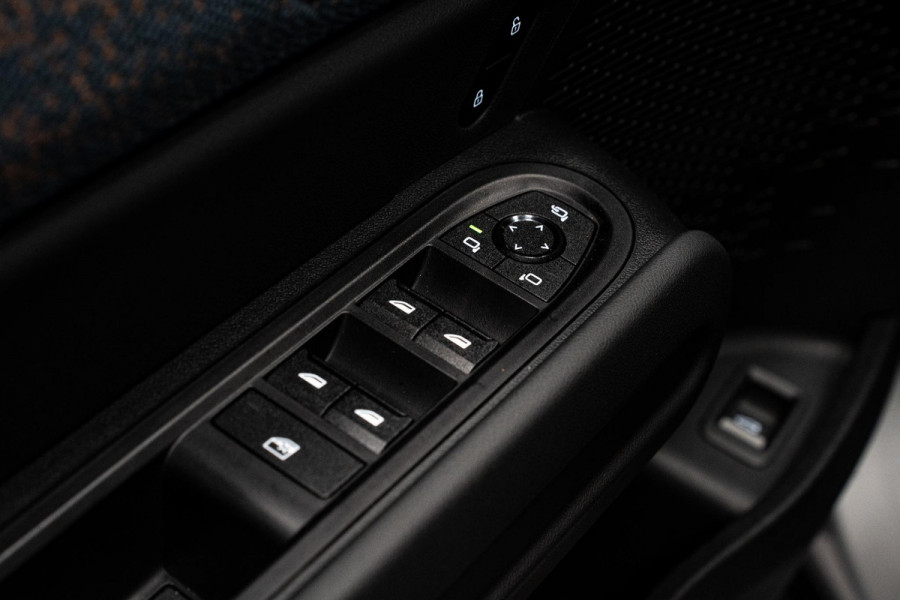 MINI Countryman 1.5 C Favoured M *Panorama / Head-up Display / Keyless Entry / Apple Carplay / LED-verlichting*