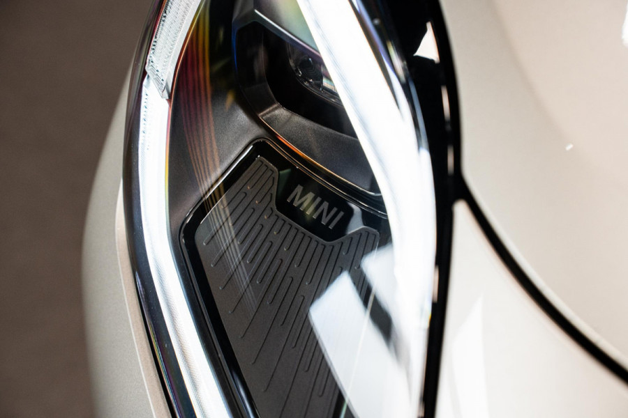 MINI Countryman 1.5 C Favoured M *Panorama / Head-up Display / Keyless Entry / Apple Carplay / LED-verlichting*