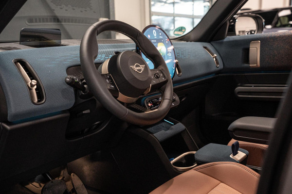 MINI Countryman 1.5 C Favoured M *Panorama / Head-up Display / Keyless Entry / Apple Carplay / LED-verlichting*