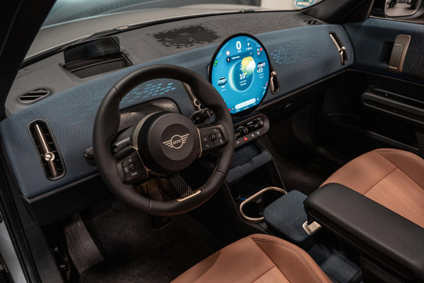 MINI Countryman 1.5 C Favoured M *Panorama / Head-up Display / Keyless Entry / Apple Carplay / LED-verlichting*