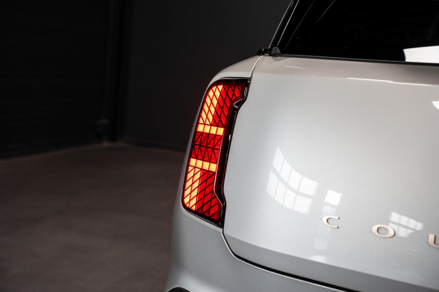 MINI Countryman 1.5 C Favoured M *Panorama / Head-up Display / Keyless Entry / Apple Carplay / LED-verlichting*