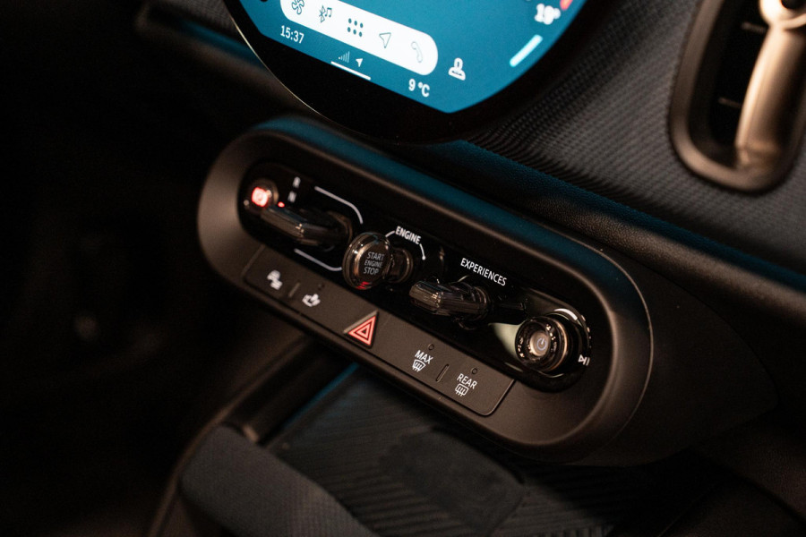 MINI Countryman 1.5 C Favoured M *Panorama / Head-up Display / Keyless Entry / Apple Carplay / LED-verlichting*