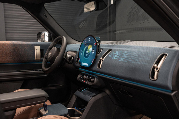 MINI Countryman 1.5 C Favoured M *Panorama / Head-up Display / Keyless Entry / Apple Carplay / LED-verlichting*
