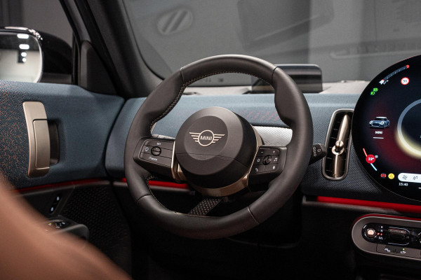 MINI Countryman 1.5 C Favoured M *Panorama / Head-up Display / Keyless Entry / Apple Carplay / LED-verlichting*