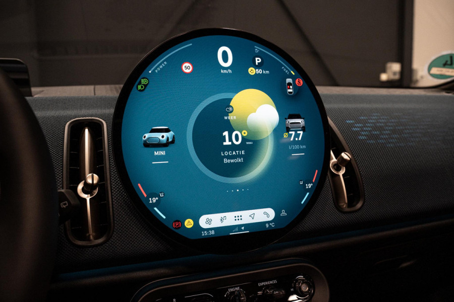 MINI Countryman 1.5 C Favoured M *Panorama / Head-up Display / Keyless Entry / Apple Carplay / LED-verlichting*