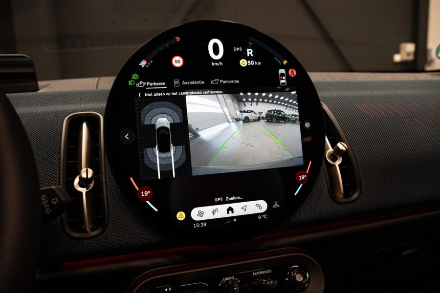 MINI Countryman 1.5 C Favoured M *Panorama / Head-up Display / Keyless Entry / Apple Carplay / LED-verlichting*