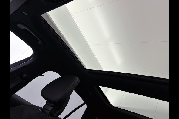 Mercedes-Benz C-Klasse Estate 180 Star Edition AMG Panoramadak elct. | 5 spaaks licht metalen velgen | Naviagtie | parking support met camera achter\| Inclusief 24 maanden Mercedes-Benz Certified garantie voor Europa.