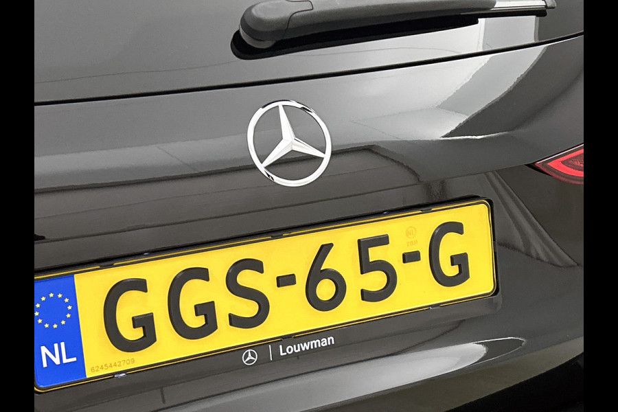 Mercedes-Benz C-Klasse Estate 180 Star Edition AMG Panoramadak elct. | 5 spaaks licht metalen velgen | Naviagtie | parking support met camera achter\| Inclusief 24 maanden Mercedes-Benz Certified garantie voor Europa.