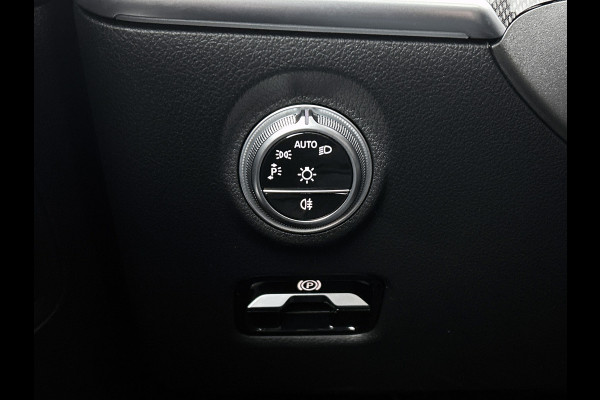 Mercedes-Benz C-Klasse Estate 180 Star Edition AMG Panoramadak elct. | 5 spaaks licht metalen velgen | Naviagtie | parking support met camera achter\| Inclusief 24 maanden Mercedes-Benz Certified garantie voor Europa.