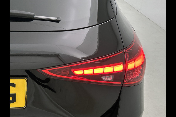 Mercedes-Benz C-Klasse Estate 180 Star Edition AMG Panoramadak elct. | 5 spaaks licht metalen velgen | Naviagtie | parking support met camera achter\| Inclusief 24 maanden Mercedes-Benz Certified garantie voor Europa.