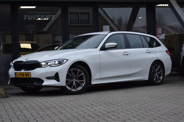 BMW 3 Serie Touring 318i High Executive Sport Line | TREKHAAK | APPLE CARPLAY | NAP | DEALER ONDERHOUDEN | ANDROID AUTO