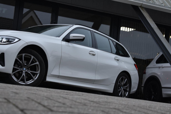 BMW 3 Serie Touring 318i High Executive Sport Line | TREKHAAK | APPLE CARPLAY | NAP | DEALER ONDERHOUDEN | ANDROID AUTO