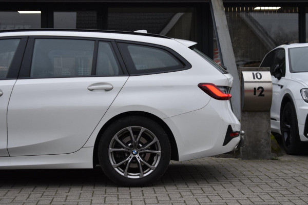 BMW 3 Serie Touring 318i High Executive Sport Line | TREKHAAK | APPLE CARPLAY | NAP | DEALER ONDERHOUDEN | ANDROID AUTO