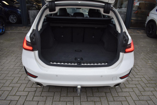 BMW 3 Serie Touring 318i High Executive Sport Line | TREKHAAK | APPLE CARPLAY | NAP | DEALER ONDERHOUDEN | ANDROID AUTO