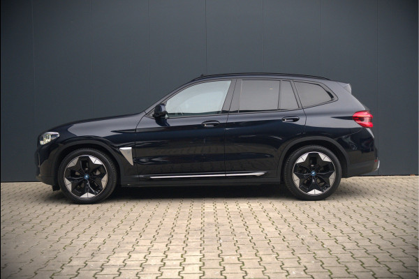 BMW iX3 High Executive 80 kWh | Panoramadak | Keyless | Stoelverwarming | Harman Kardon | Memory Seat | Head-Up Display | 360 Camera | Ambiance Verlichting | Trekhaak | Adaptive LED | Elektrische Stoelen | Apple Carplay |