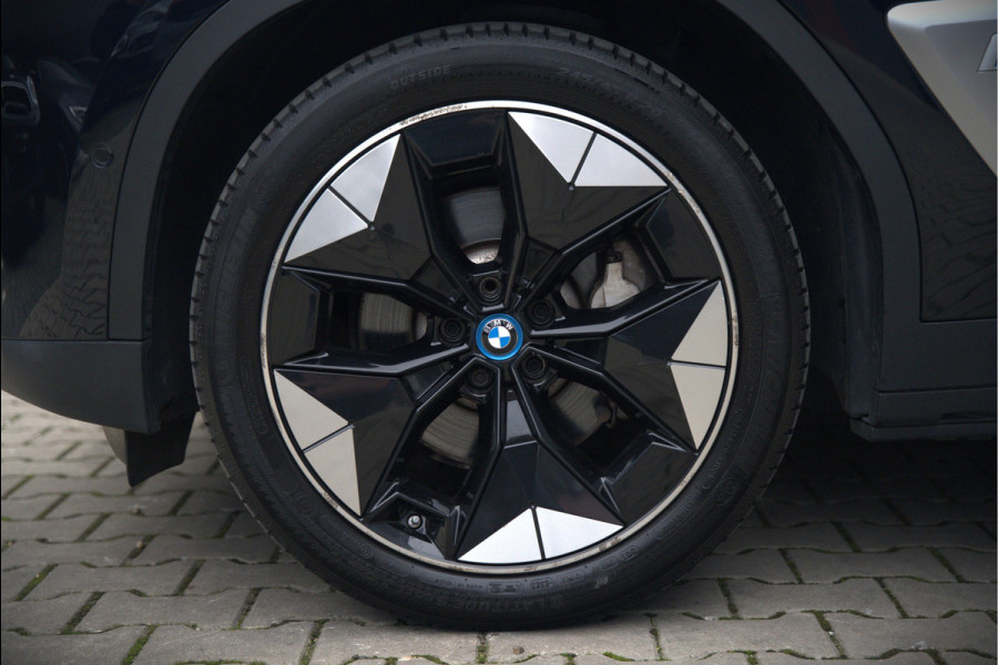 BMW iX3 High Executive 80 kWh | Panoramadak | Keyless | Stoelverwarming | Harman Kardon | Memory Seat | Head-Up Display | 360 Camera | Ambiance Verlichting | Trekhaak | Adaptive LED | Elektrische Stoelen | Apple Carplay |