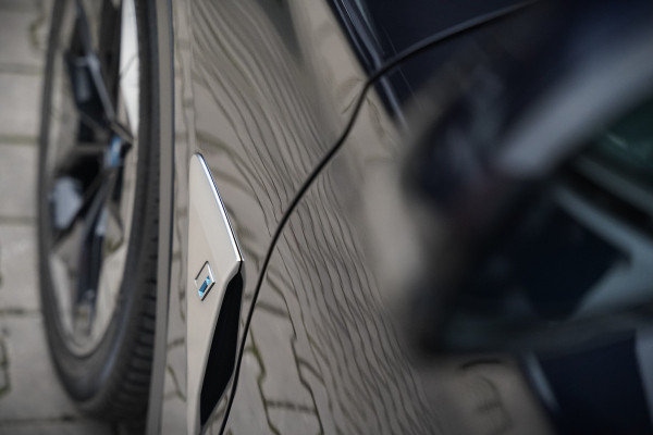 BMW iX3 High Executive 80 kWh | Panoramadak | Keyless | Stoelverwarming | Harman Kardon | Memory Seat | Head-Up Display | 360 Camera | Ambiance Verlichting | Trekhaak | Adaptive LED | Elektrische Stoelen | Apple Carplay |