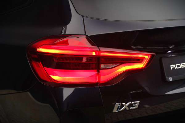 BMW iX3 High Executive 80 kWh | Panoramadak | Keyless | Stoelverwarming | Harman Kardon | Memory Seat | Head-Up Display | 360 Camera | Ambiance Verlichting | Trekhaak | Adaptive LED | Elektrische Stoelen | Apple Carplay |