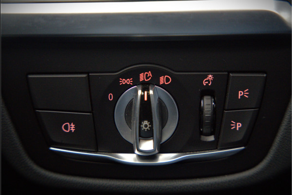 BMW iX3 High Executive 80 kWh | Panoramadak | Keyless | Stoelverwarming | Harman Kardon | Memory Seat | Head-Up Display | 360 Camera | Ambiance Verlichting | Trekhaak | Adaptive LED | Elektrische Stoelen | Apple Carplay |