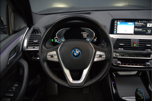 BMW iX3 High Executive 80 kWh | Panoramadak | Keyless | Stoelverwarming | Harman Kardon | Memory Seat | Head-Up Display | 360 Camera | Ambiance Verlichting | Trekhaak | Adaptive LED | Elektrische Stoelen | Apple Carplay |