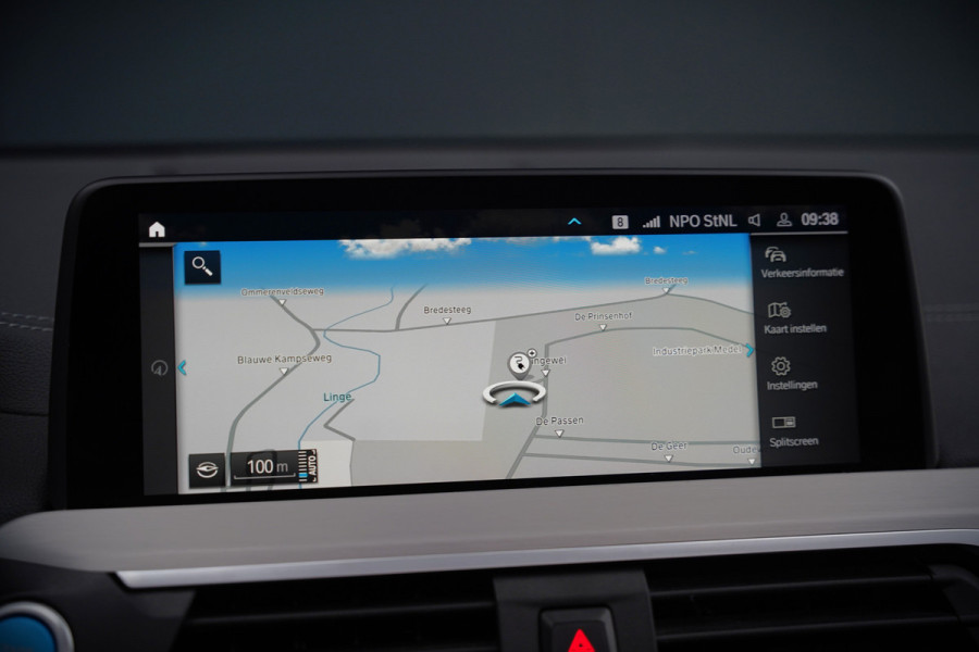 BMW iX3 High Executive 80 kWh | Panoramadak | Keyless | Stoelverwarming | Harman Kardon | Memory Seat | Head-Up Display | 360 Camera | Ambiance Verlichting | Trekhaak | Adaptive LED | Elektrische Stoelen | Apple Carplay |