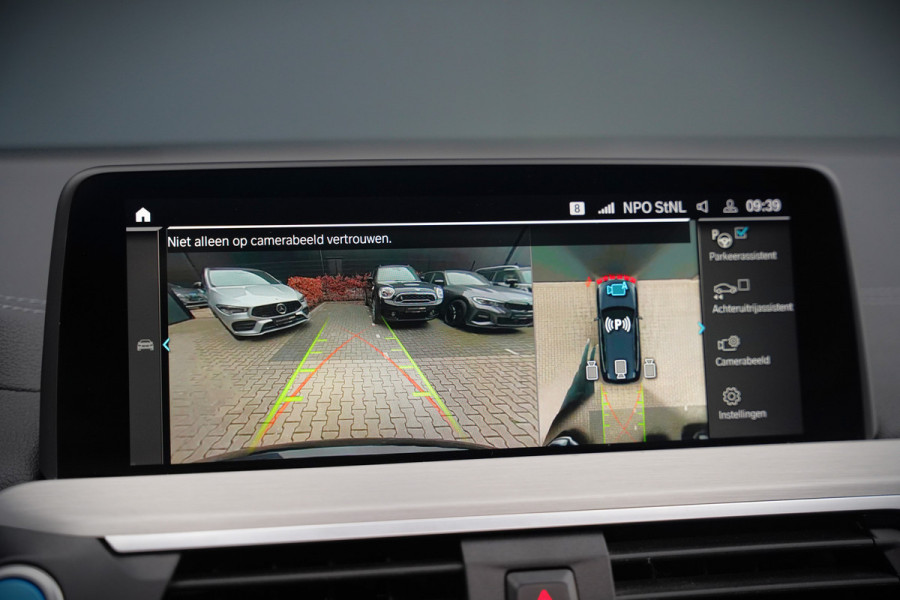 BMW iX3 High Executive 80 kWh | Panoramadak | Keyless | Stoelverwarming | Harman Kardon | Memory Seat | Head-Up Display | 360 Camera | Ambiance Verlichting | Trekhaak | Adaptive LED | Elektrische Stoelen | Apple Carplay |