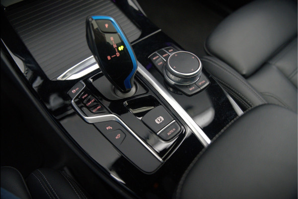 BMW iX3 High Executive 80 kWh | Panoramadak | Keyless | Stoelverwarming | Harman Kardon | Memory Seat | Head-Up Display | 360 Camera | Ambiance Verlichting | Trekhaak | Adaptive LED | Elektrische Stoelen | Apple Carplay |