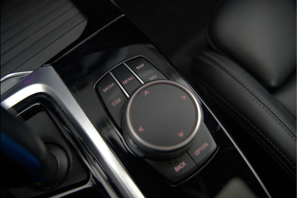 BMW iX3 High Executive 80 kWh | Panoramadak | Keyless | Stoelverwarming | Harman Kardon | Memory Seat | Head-Up Display | 360 Camera | Ambiance Verlichting | Trekhaak | Adaptive LED | Elektrische Stoelen | Apple Carplay |