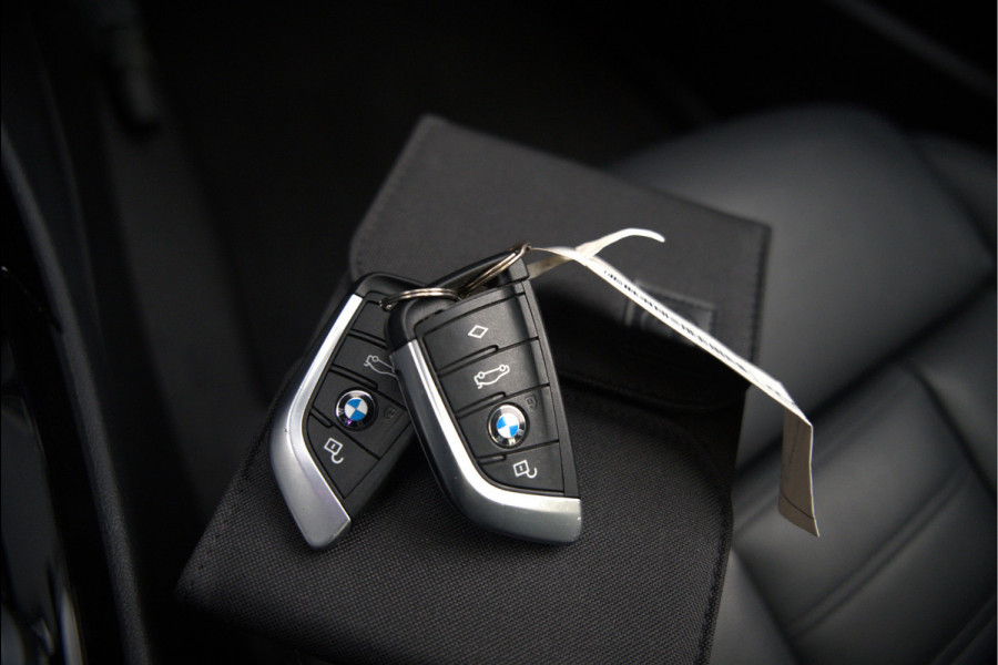 BMW iX3 High Executive 80 kWh | Panoramadak | Keyless | Stoelverwarming | Harman Kardon | Memory Seat | Head-Up Display | 360 Camera | Ambiance Verlichting | Trekhaak | Adaptive LED | Elektrische Stoelen | Apple Carplay |