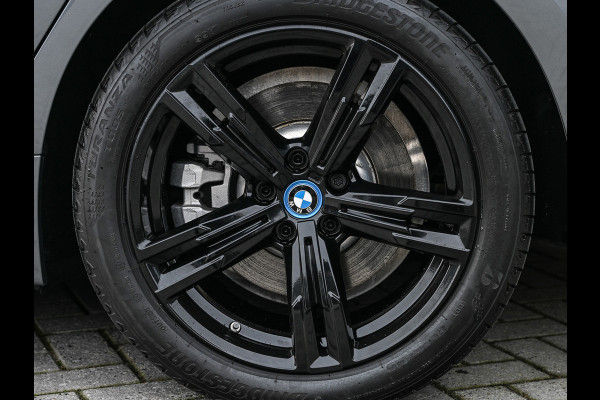BMW 3-serie 330e | M-SPORT | SPORT SEATS | AMBIANCE INTERIEUR | ACTIVE CRUISE | DAB+ | HIFI SOUND | SHADOW-LINE | TREKHAAK | STUURVERWARMING