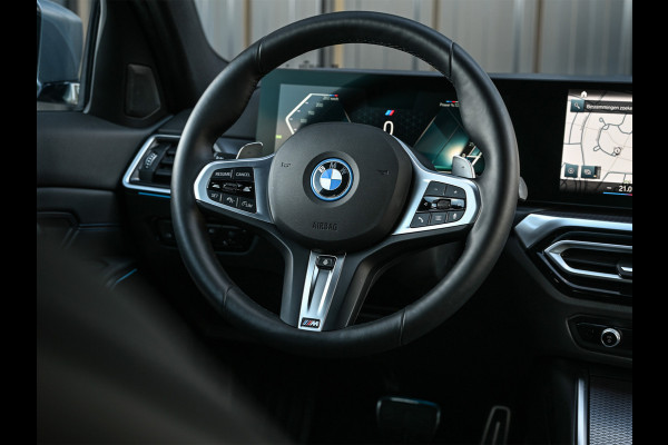 BMW 3-serie 330e | M-SPORT | SPORT SEATS | AMBIANCE INTERIEUR | ACTIVE CRUISE | DAB+ | HIFI SOUND | SHADOW-LINE | TREKHAAK | STUURVERWARMING