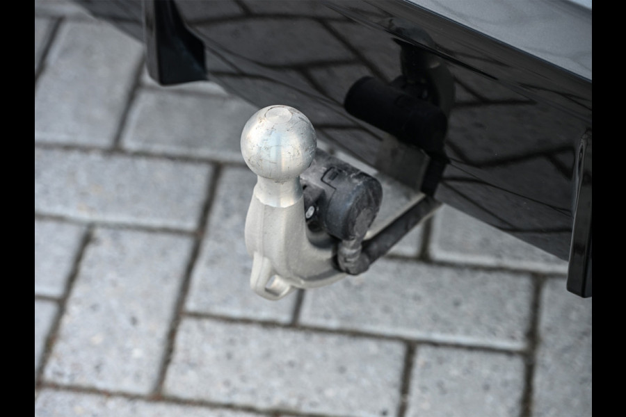 BMW 3-serie 330e | M-SPORT | SPORT SEATS | AMBIANCE INTERIEUR | ACTIVE CRUISE | DAB+ | HIFI SOUND | SHADOW-LINE | TREKHAAK | STUURVERWARMING