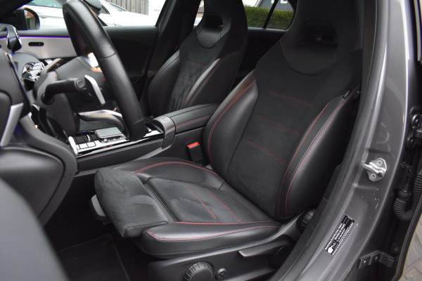 Mercedes-Benz A-Klasse 180 AMG NIGHT | SFEERVERLICHTING | APPLE CARPLAY | CAMERA | ANDROID AUTO | NAP | DEALER ONDERHOUDEN