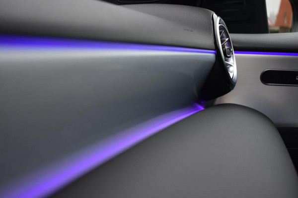 Mercedes-Benz A-Klasse 180 AMG NIGHT | SFEERVERLICHTING | APPLE CARPLAY | CAMERA | ANDROID AUTO | NAP | DEALER ONDERHOUDEN