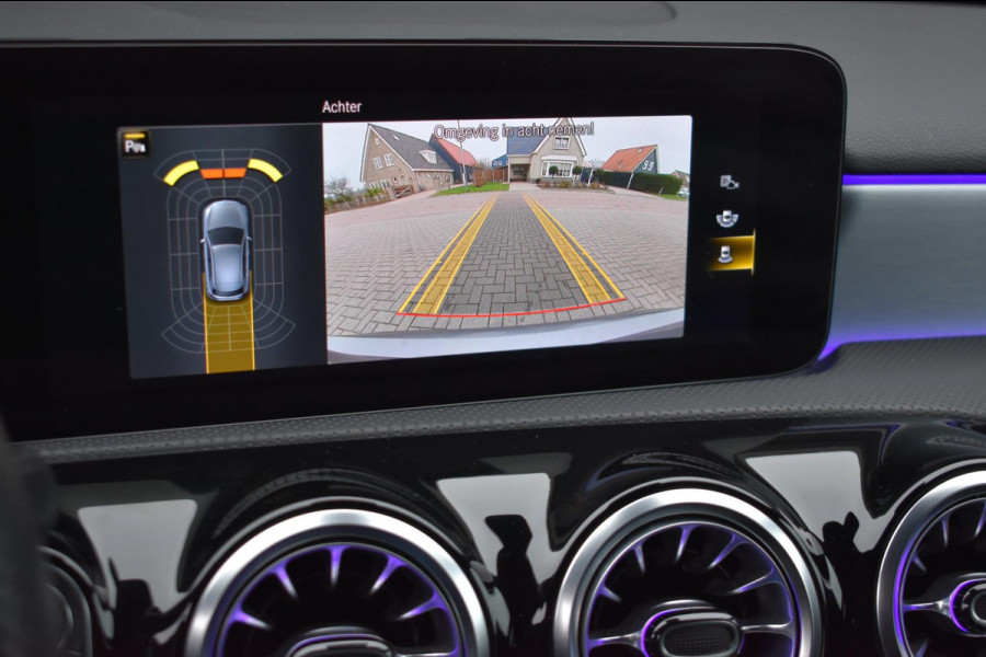 Mercedes-Benz A-Klasse 180 AMG NIGHT | SFEERVERLICHTING | APPLE CARPLAY | CAMERA | ANDROID AUTO | NAP | DEALER ONDERHOUDEN