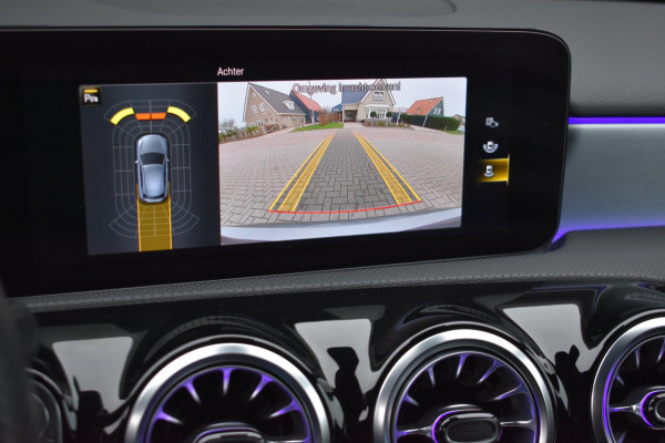 Mercedes-Benz A-Klasse 180 AMG NIGHT | SFEERVERLICHTING | APPLE CARPLAY | CAMERA | ANDROID AUTO | NAP | DEALER ONDERHOUDEN