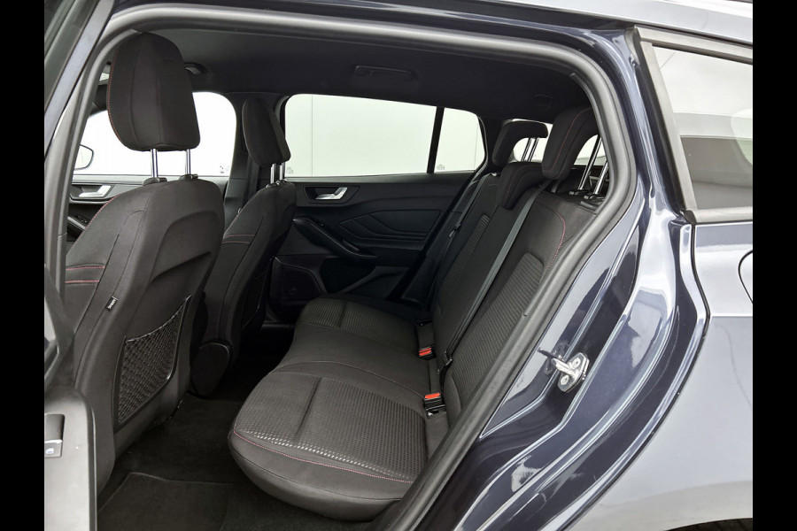 Ford FOCUS Wagon 1.0 EcoBoost ST Line Business (STUUR-/STOELVERWARMING, TREKHAAK, CARPLAY, PDC, CLIMA, NAVI, GOED ONDERHOUDEN)