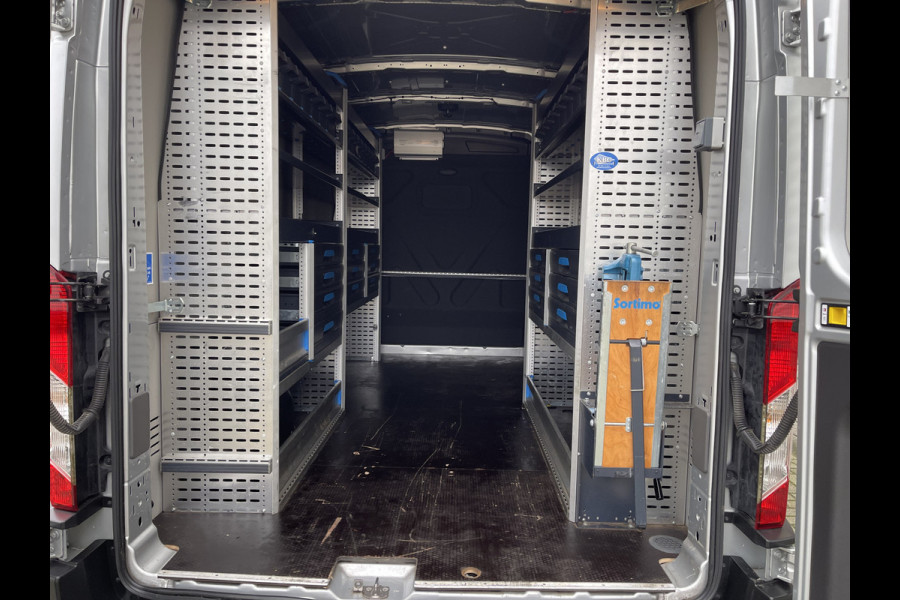 Ford Transit 310 2.0 TDCI 130pk / L3H2 Trend / volledig ingerichte Sortimo laadruimte met omvormer / vaste prijs rijklaar € 19.950 ex btw / lease vanaf € 336 / trekhaak / camera / airco / cruise / navi
