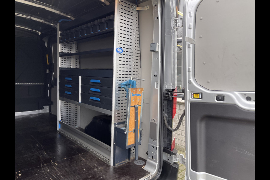 Ford Transit 310 2.0 TDCI 130pk / L3H2 Trend / volledig ingerichte Sortimo laadruimte met omvormer / vaste prijs rijklaar € 19.950 ex btw / lease vanaf € 336 / trekhaak / camera / airco / cruise / navi