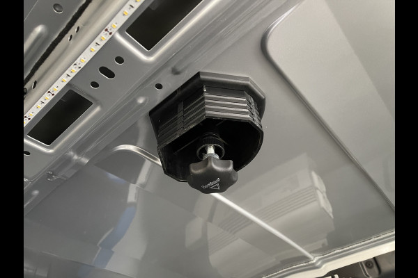 Ford Transit 310 2.0 TDCI 130pk / L3H2 Trend / volledig ingerichte Sortimo laadruimte met omvormer / vaste prijs rijklaar € 19.950 ex btw / lease vanaf € 336 / trekhaak / camera / airco / cruise / navi