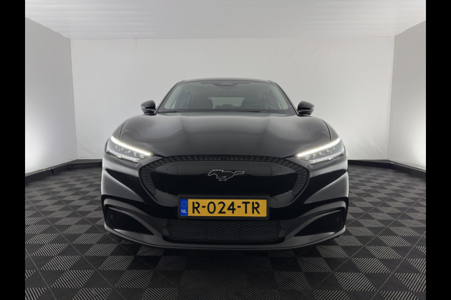 Ford Mustang Mach-E RWD 75 kWh (3-Fase) (INCL-BTW) Aut. *LUXURY-LEATHER | FULL-LED | DAB | DIGI-COCKPIT | KEYLESS | NAVI-FULLMAP | CARPLAY | HEATED-COMFORTSEATS | TOPVIEW | ADAPTIVE-CRUISE | PRIVACY-GLASS | 18'' ALU*