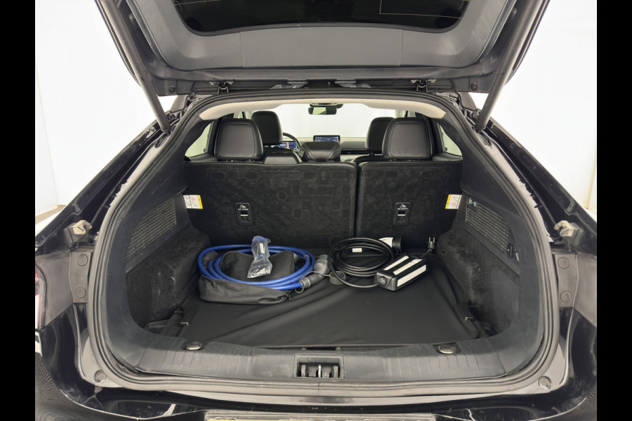 Ford Mustang Mach-E RWD 75 kWh (3-Fase) (INCL-BTW) Aut. *LUXURY-LEATHER | FULL-LED | DAB | DIGI-COCKPIT | KEYLESS | NAVI-FULLMAP | CARPLAY | HEATED-COMFORTSEATS | TOPVIEW | ADAPTIVE-CRUISE | PRIVACY-GLASS | 18'' ALU*