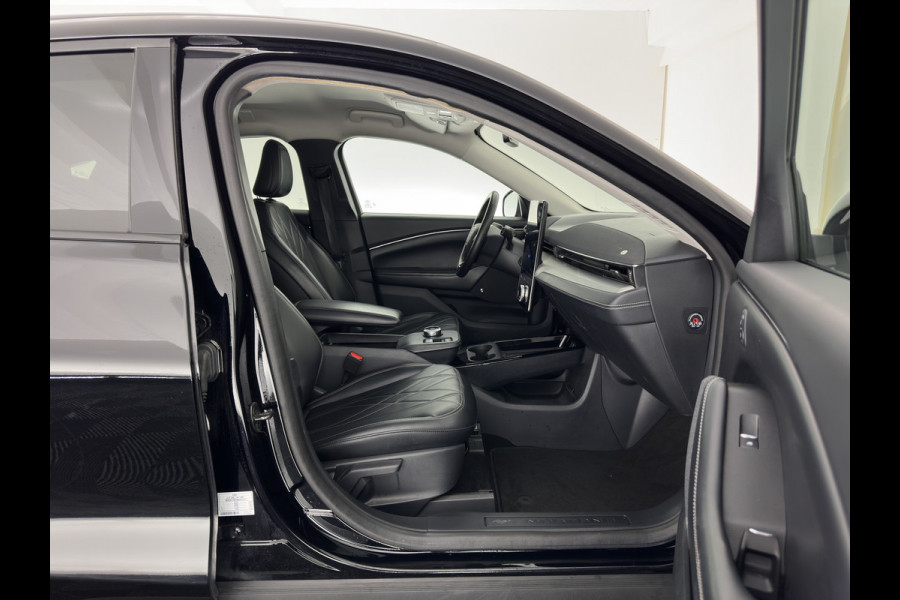 Ford Mustang Mach-E RWD 75 kWh (3-Fase) (INCL-BTW) Aut. *LUXURY-LEATHER | FULL-LED | DAB | DIGI-COCKPIT | KEYLESS | NAVI-FULLMAP | CARPLAY | HEATED-COMFORTSEATS | TOPVIEW | ADAPTIVE-CRUISE | PRIVACY-GLASS | 18'' ALU*