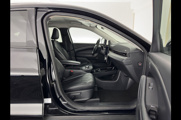 Ford Mustang Mach-E RWD 75 kWh (3-Fase) (INCL-BTW) Aut. *LUXURY-LEATHER | FULL-LED | DAB | DIGI-COCKPIT | KEYLESS | NAVI-FULLMAP | CARPLAY | HEATED-COMFORTSEATS | TOPVIEW | ADAPTIVE-CRUISE | PRIVACY-GLASS | 18'' ALU*