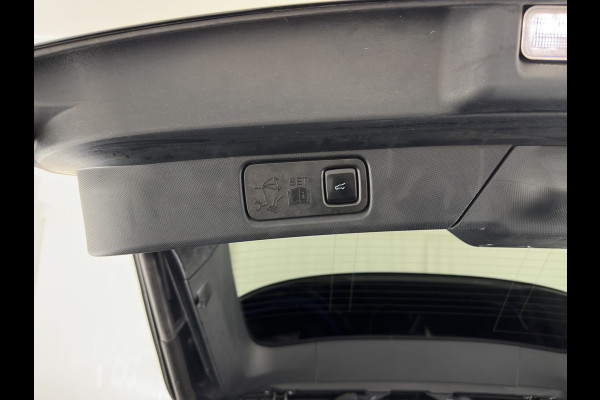 Ford Mustang Mach-E RWD 75 kWh (3-Fase) (INCL-BTW) Aut. *LUXURY-LEATHER | FULL-LED | DAB | DIGI-COCKPIT | KEYLESS | NAVI-FULLMAP | CARPLAY | HEATED-COMFORTSEATS | TOPVIEW | ADAPTIVE-CRUISE | PRIVACY-GLASS | 18'' ALU*