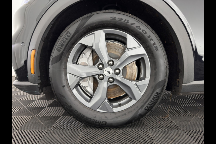 Ford Mustang Mach-E RWD 75 kWh (3-Fase) (INCL-BTW) Aut. *LUXURY-LEATHER | FULL-LED | DAB | DIGI-COCKPIT | KEYLESS | NAVI-FULLMAP | CARPLAY | HEATED-COMFORTSEATS | TOPVIEW | ADAPTIVE-CRUISE | PRIVACY-GLASS | 18'' ALU*