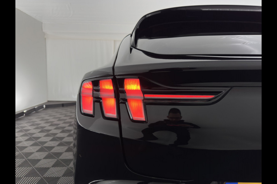 Ford Mustang Mach-E RWD 75 kWh (3-Fase) (INCL-BTW) Aut. *LUXURY-LEATHER | FULL-LED | DAB | DIGI-COCKPIT | KEYLESS | NAVI-FULLMAP | CARPLAY | HEATED-COMFORTSEATS | TOPVIEW | ADAPTIVE-CRUISE | PRIVACY-GLASS | 18'' ALU*