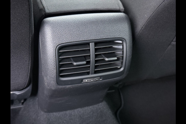 Volkswagen e-Golf Automaat Navi Ecc Climatronic Stoelverwarming Cruise Control Pdc Lmv Led Privacy Glas Regen-Lichtsensor Bluetooth Isofix SOH 85%