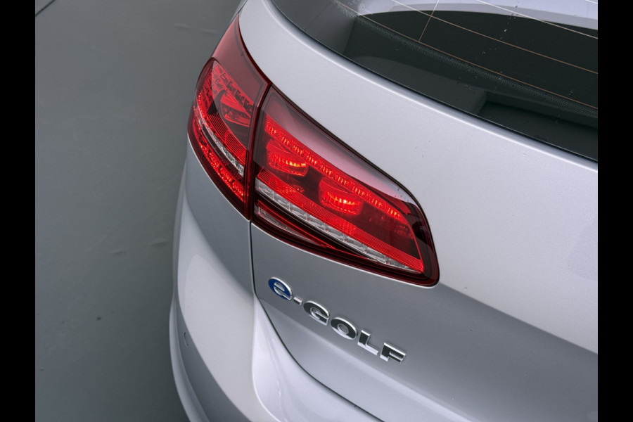 Volkswagen e-Golf Automaat Navi Ecc Climatronic Stoelverwarming Cruise Control Pdc Lmv Led Privacy Glas Regen-Lichtsensor Bluetooth Isofix SOH 85%